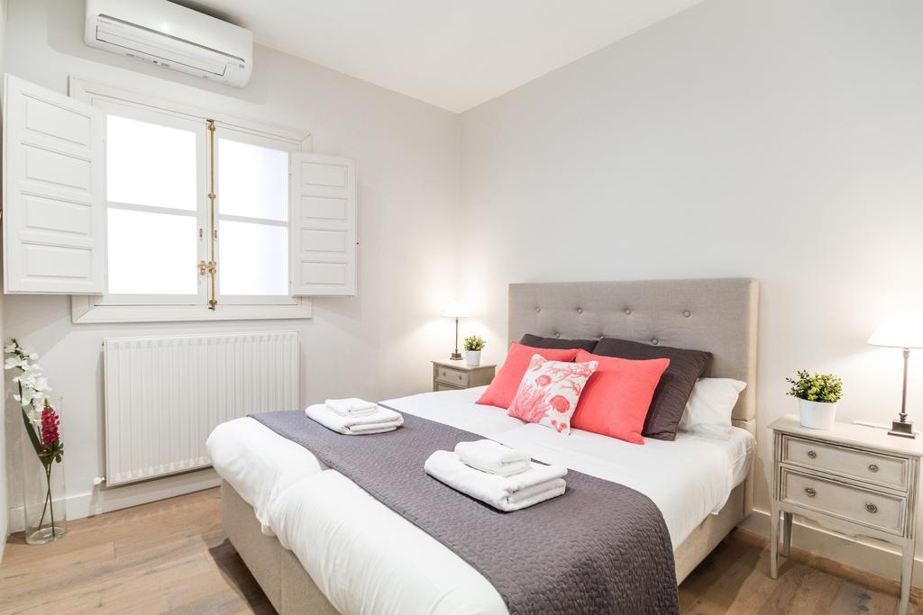 Pyr Select Plaza Santa Ana Appartement Madrid Buitenkant foto