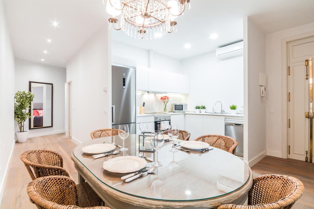 Pyr Select Plaza Santa Ana Appartement Madrid Buitenkant foto
