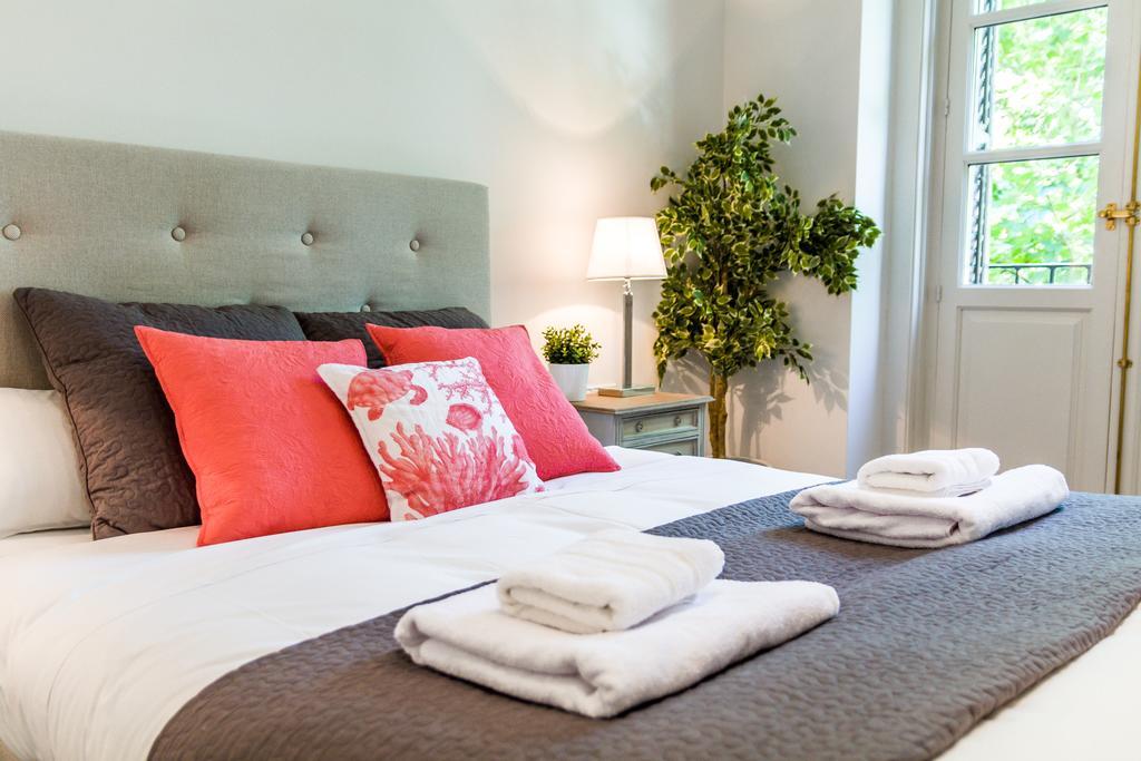 Pyr Select Plaza Santa Ana Appartement Madrid Buitenkant foto